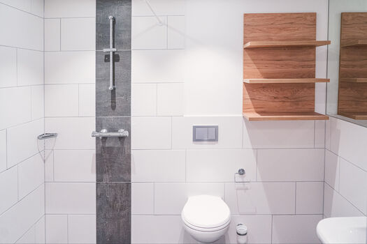 Badezimmer mit begehbarer Dusche