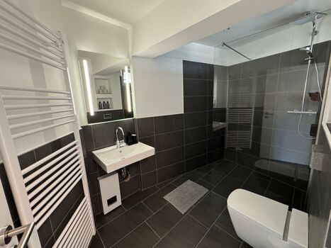 Modernes Apartment im Zentrum + Parkplätze Zdjęcie 3