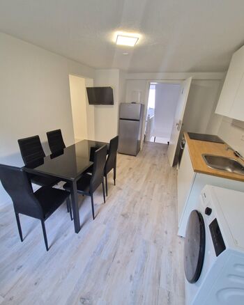 2 Zimmer Wohnung, für 6 Personen Einzelbetten (Nr. 4)