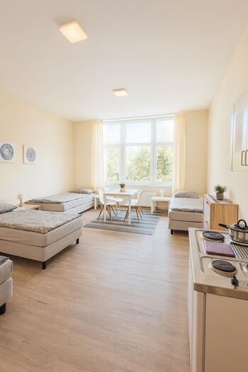 35 Einzel- & Doppelzimmer sowie 15 Apartments | WLAN | Küche | Zentral Zdjęcie 4