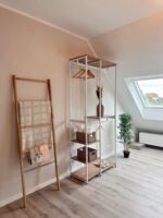 Kleiderständer im Schlafzimmer