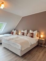 Schlafzimmer mit 3 Betten
