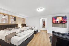 StayFive Apartments Picture 1