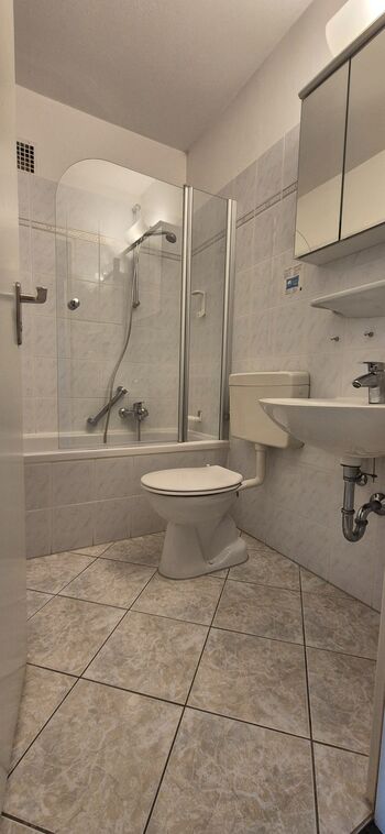 alle Zimmer mit eigenem Bad