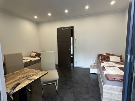 Möbliertes Zweibettzimmer Bild 2