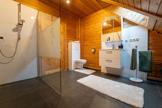Habitania Homes | VINNEN LODGE | Moderne Holzhaus Oase für 8 Personen Bild 5