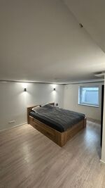 moderne Wohnung mit Küche und Stellplatz Bild 1