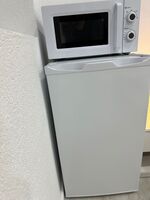 Kühlschrank und Mikrowelle