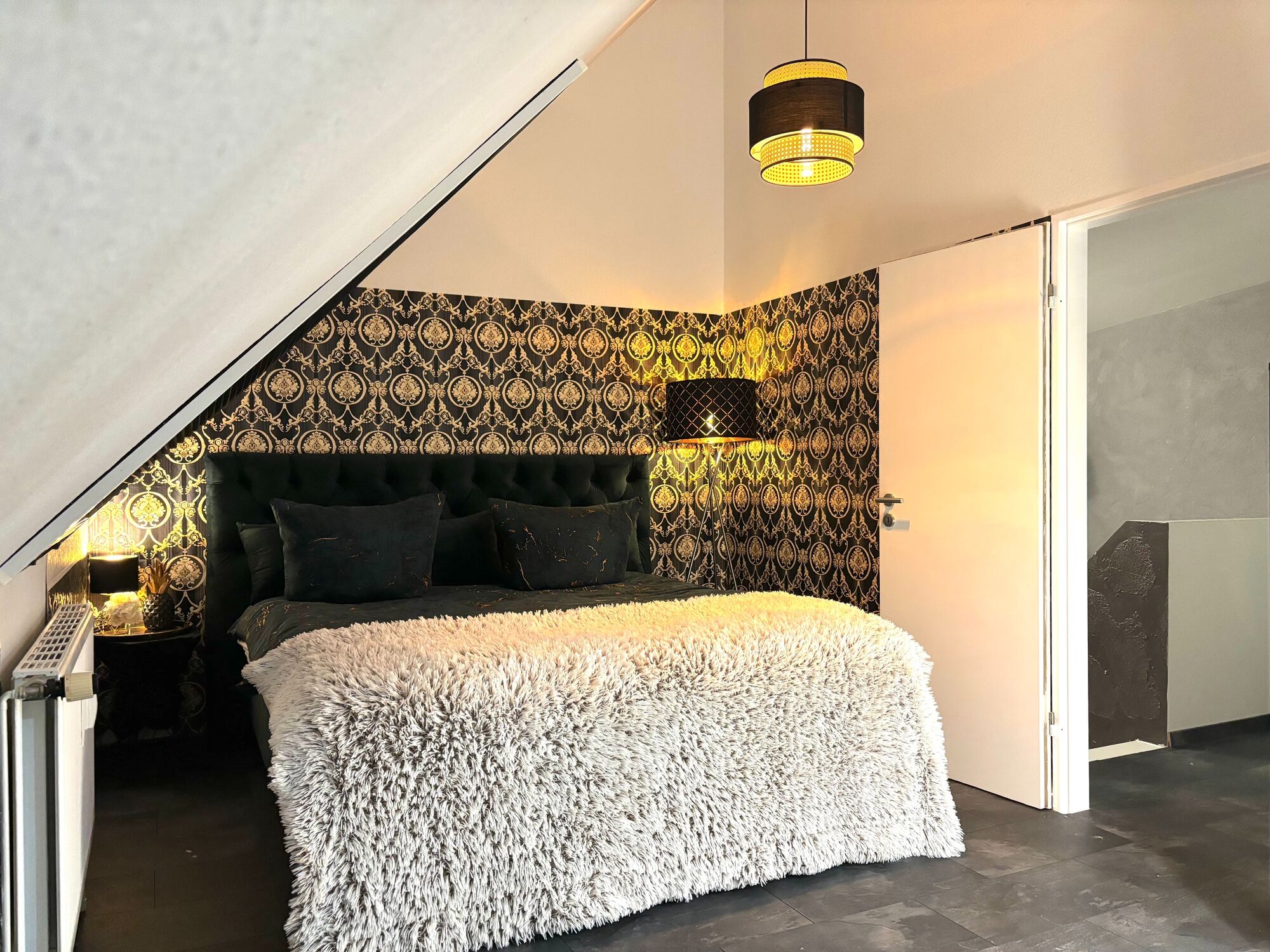 Bedroom1: King Size Bed (Bett) 180x200ckm