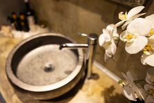Bathroom: Washing Area