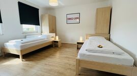 MH13 / TOMASZ-LIVING in DUISBURG - Einzelzimmer mit Schreibt Picture 10