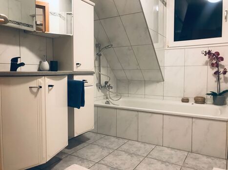 Großzügige Wohnung mit Parkplätzen und Garten/Terrasse Picture 4