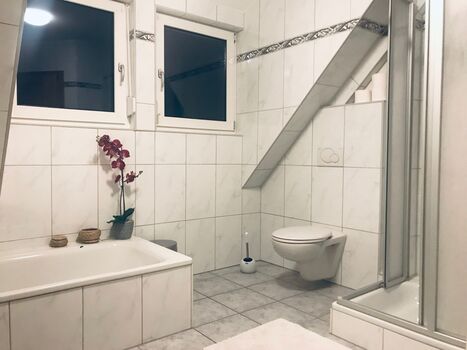 Großzügige Wohnung mit Parkplätzen und Garten/Terrasse Picture 3