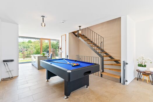 Billiard im Loft Bereich