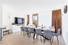 Esstisch für 12 Persoenen 