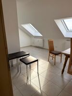 Vollausgestattete große Dachwohnung und Parkplatz Bild 3