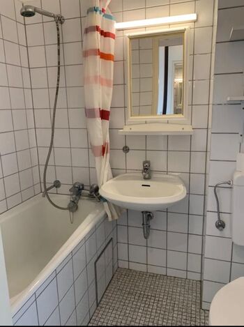 ***Doppelzimmer mit 2 Einzelbetten, Bad, Süd Balkon mitten in München*** Bild 5