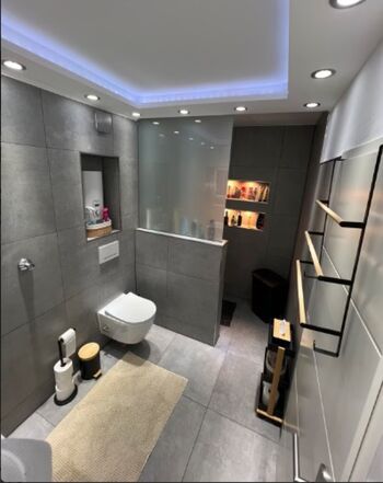 Badezimmer mit Dusche