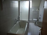 Einige Bäder sogar mit zusätzlicher Badewanne