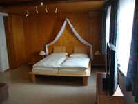 Es sind auch Doppelbetten vorhanden.