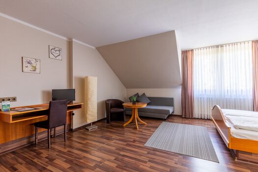 Salí Homes | Hotel zum Dorfbrunnen - Bornheim Picture 4