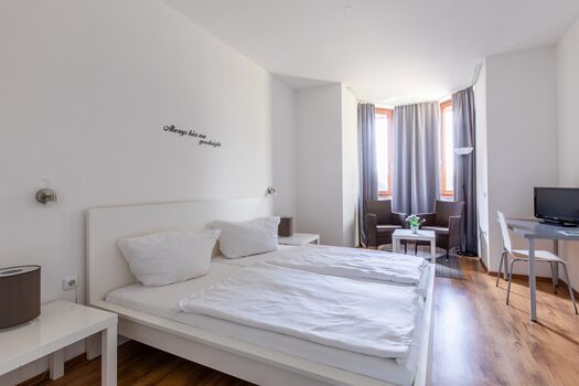 Salí Homes | Hotel zum Dorfbrunnen - Bornheim Picture 2