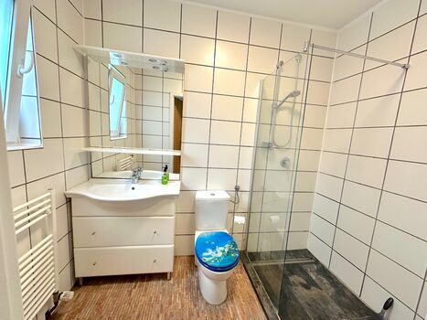 Badezimmer mit Dusche