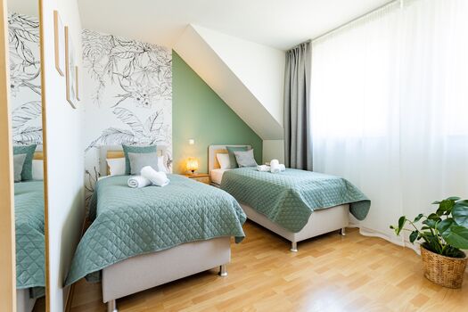 Schlafzimmer UG mit getrennten Betten