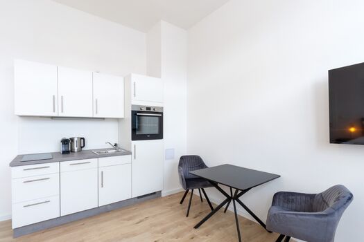 Beispiel einer eigenen Küche mit Essplatz im Apartment