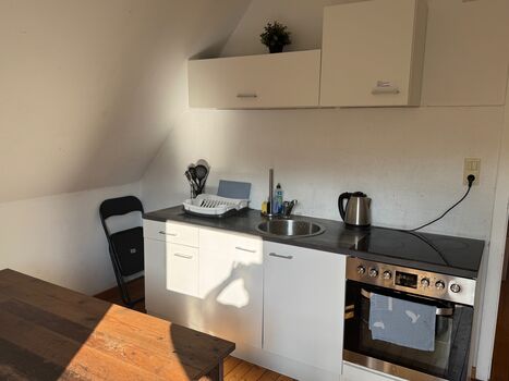 OG Wohnung mit Balkon und einem EZ im Grünen an der A1 Bild 1