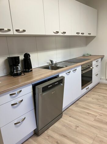 Neues 2-Zi.-Apartment voll möbliert , gute Verkehrsanbindung Bild 3