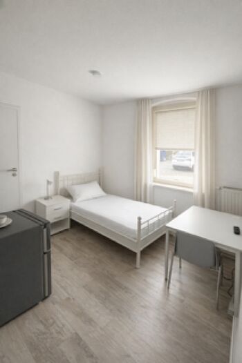 Einzelzimmer mit TV, Wifi, Bad, Parkplatz, Kühlschrank, Mikrowelle