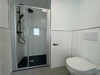 Bad mit Dusche WG 4