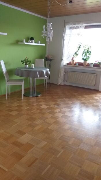 Schönes Zimmer mit direkten Zugang zum Balkon im ruhigen Einfamilienhaus Picture 3