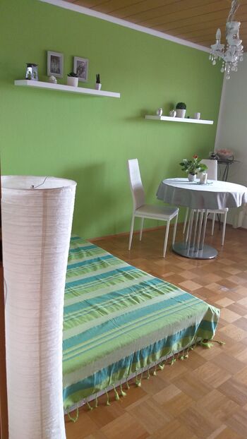 Schönes Zimmer mit direkten Zugang zum Balkon im ruhigen Einfamilienhaus Picture 2