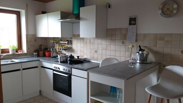 Schönes Zimmer mit direkten Zugang zum Balkon im ruhigen Einfamilienhaus