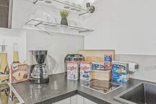 Gut bestückte Kaffeebar – Kaffee & Frühstück für den frühen Arbeitsbeginn