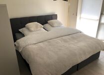 Moderne möblierte 1-Zimmer-Wohnung mit Balkon & Garage Bild 3