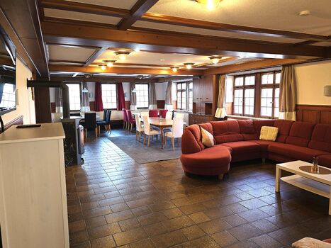 Einzel- und Doppelzimmer mit eigenem Bad und Stellplatz