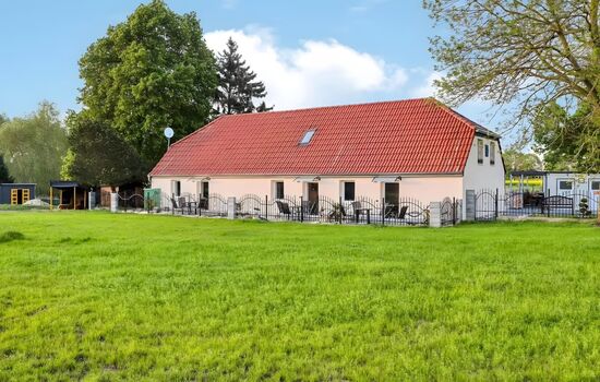 Geräumige Unterkunft mit drei Wohneinheiten in Schmatzin