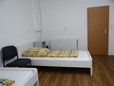 Schlafzimmer 1