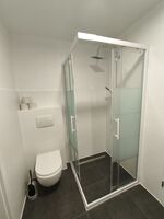 OG - 2. Badezimmer mit Dusche und WC