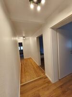 OG - Flur mit Blick vom WC aus auf die Zimmer