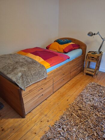 15 qm grosses möbliertes Zimmer, preiswert, ruhig, zentral,