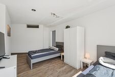 Schlafzimmer 1 (AZ07)