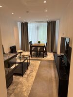 Wohnzimmer mit Schlafcouch 