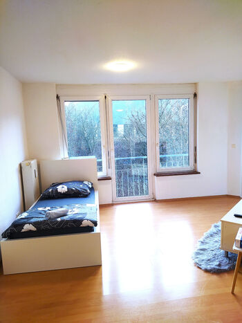 Helle und ruhige 2-Zimmer-Wohnung mit Loggia in Plochingen Bild 4