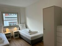 Großzügige 5 bis 6-Zimmer-Wohnung für 10 , 8 oder 7 Gäste Bild 10