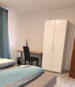 Doppelzimmer mit Zugang zum Balkon