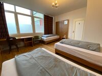 XXL Gruppenapartments | 8 Min. zum Flughafen | 160m² | WLAN Bild 7